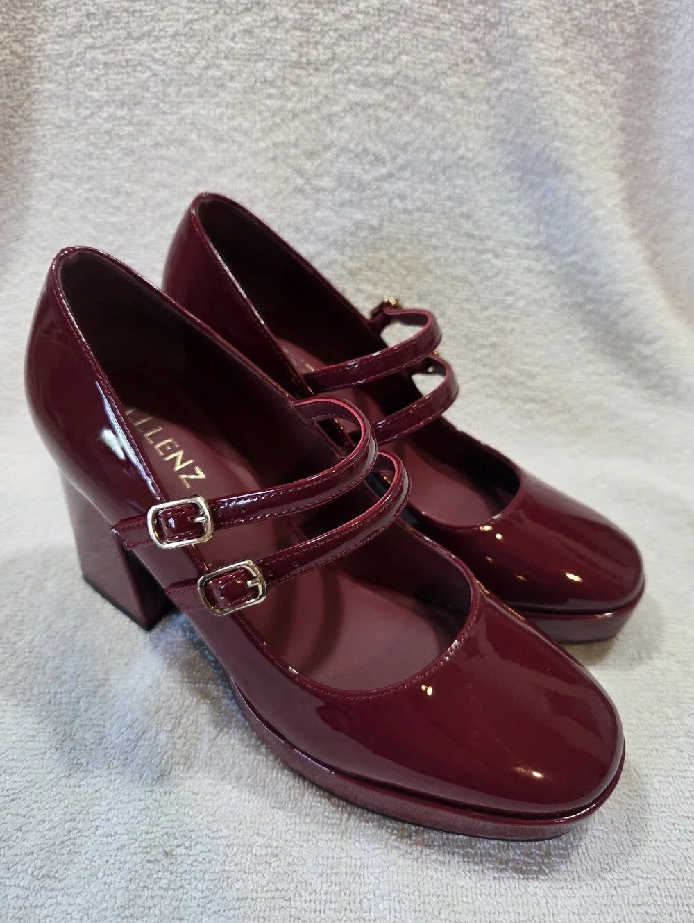 Like NEW Cellenz Patent Leather Mary Jane Heels Size 6.5